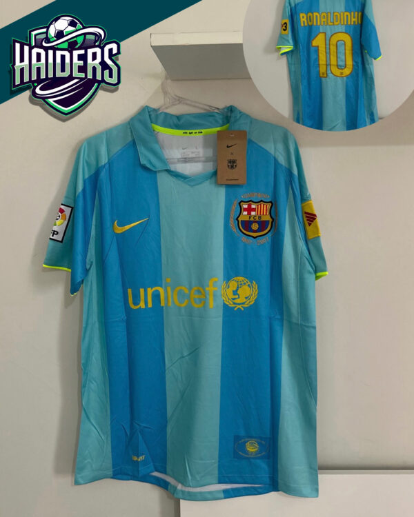 Camisa Barcelona Retrô Ronaldinho 10 Azul Claro